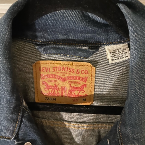 Men's Levi's Trucker Denim Jacket in Dark Blue - Picture 3 of 5